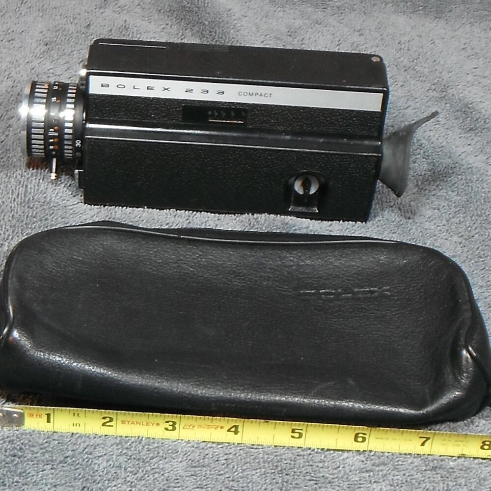 VINTAGE BOLEX 233 MOVIE CAMERA W/CARRYING CASE SOLD AS IS NOT TESTED